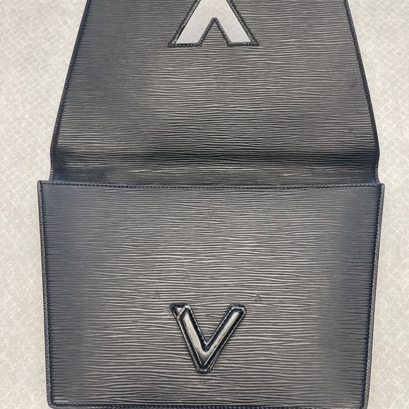 Louis Vuitton LV Logo Gm Clutch - Picture 3 of 5